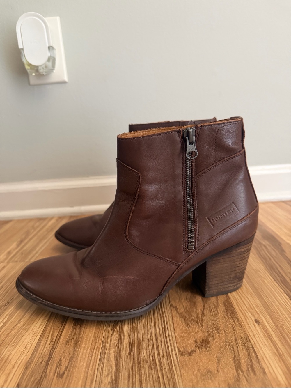 Hunter Refined Water-Resistant Leather Zip Ankle Boots Womens Size 10